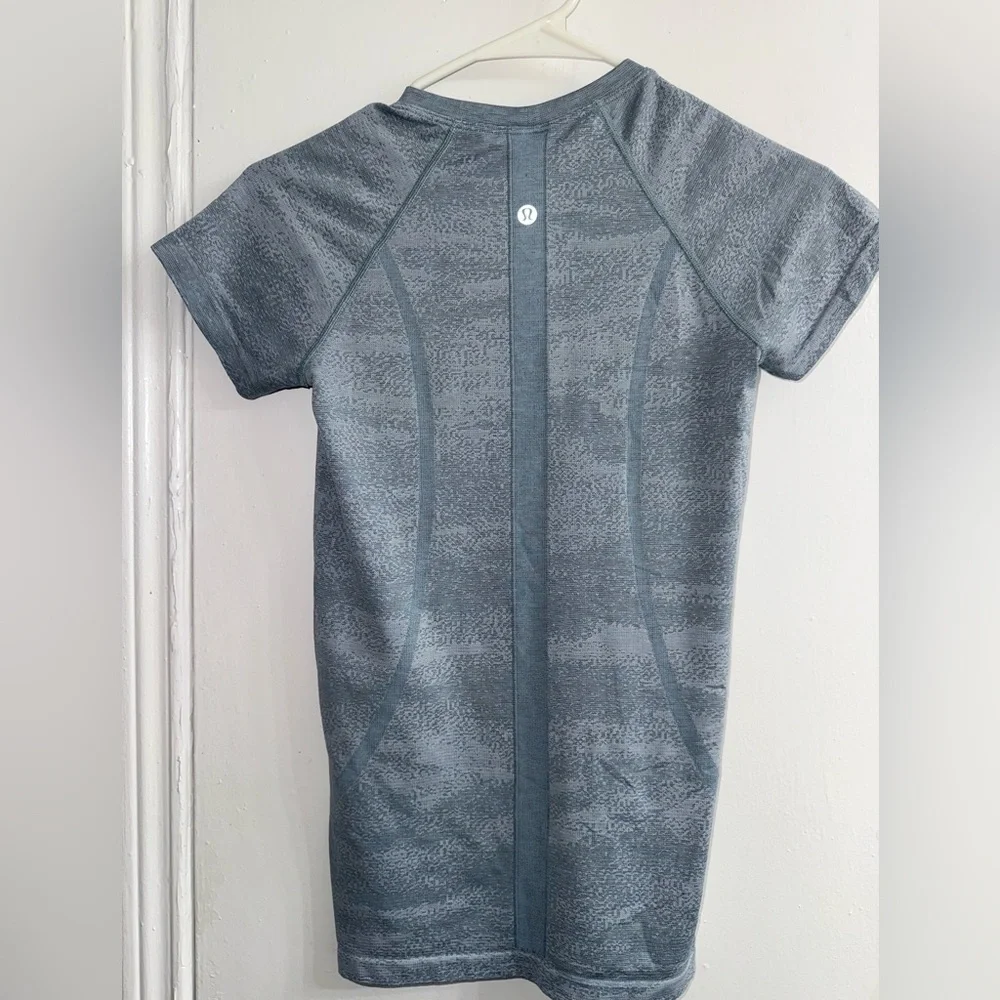 Lululemon Swiftly Speed Short Sleeve size 4 - Picture 10 of 11